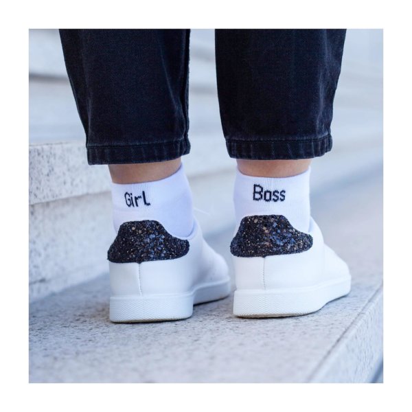 chaussettes blanches girl boss