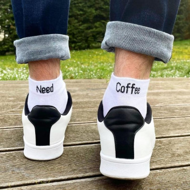 chaussettes blanches need coffee zoom