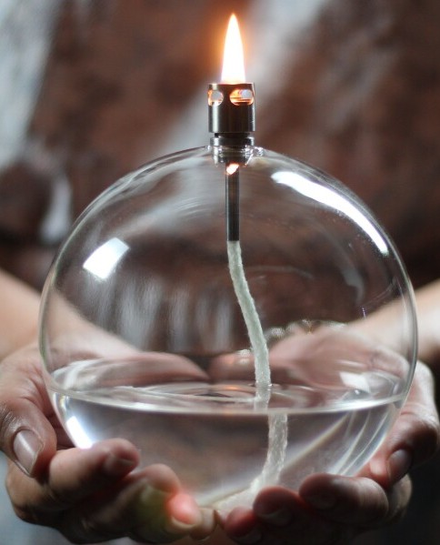 lampe-huile-boule-transparente-chrome-deco