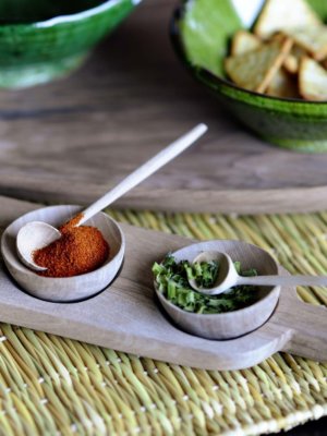 planche-en-noyer-a-epices-detail