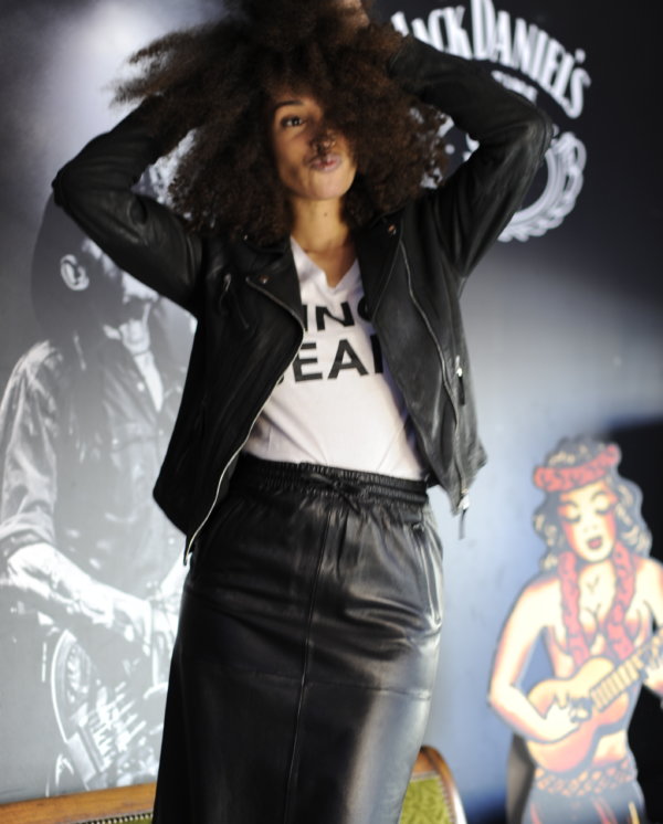 jupe-en-cuir-bamba-black-porte-face-zoom