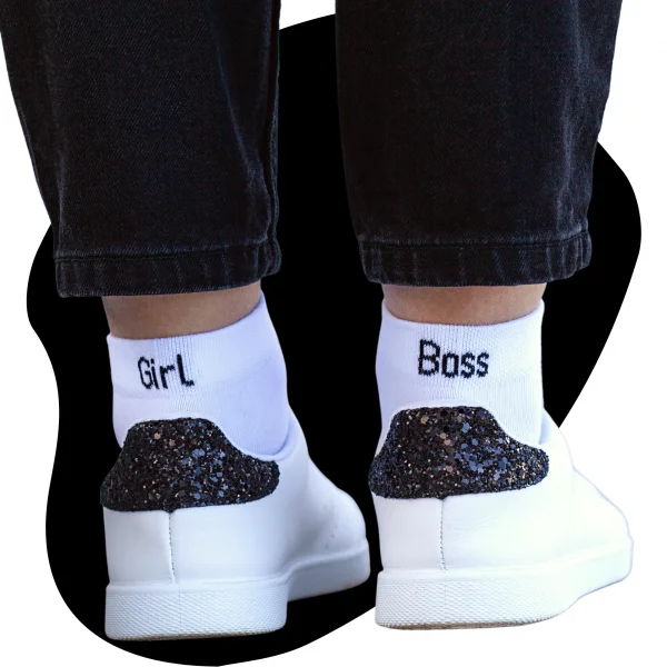 chaussettes blanches girl boss zoom