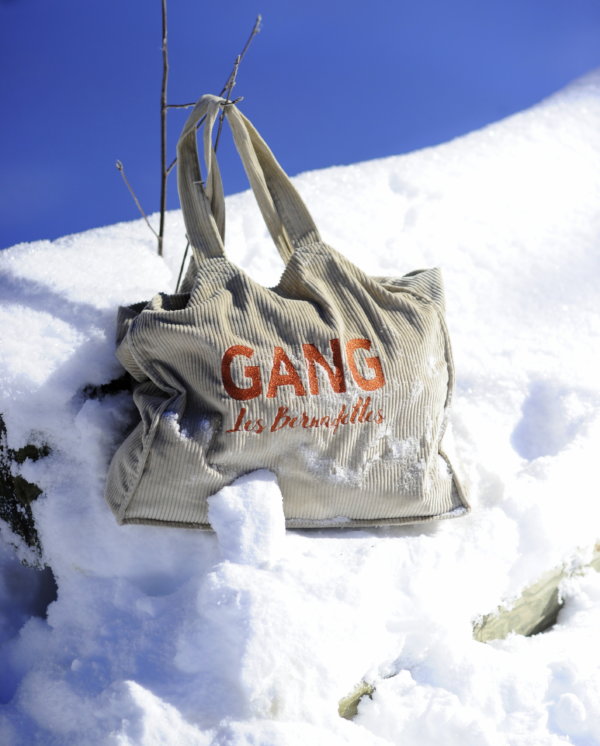 bag-xxl-velours-gang-les-bernadettes-craie-pose