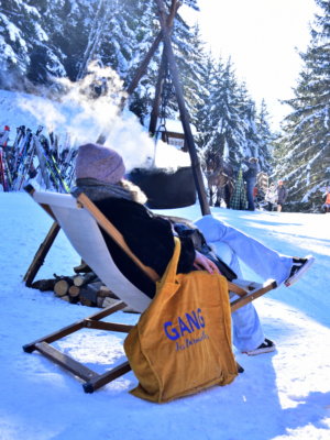 bag-xxl-velours-gang-les-bernadettessafran-pose