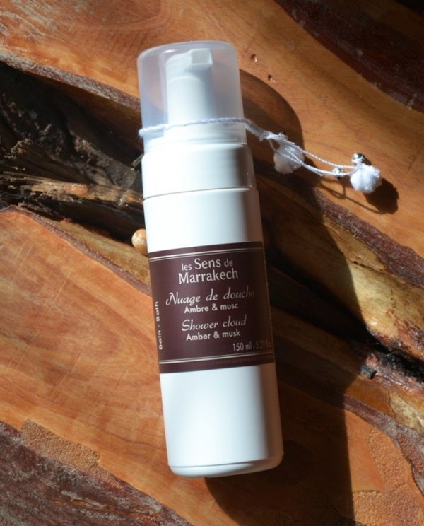 mousse-nuage-douche-ambre-et-musc