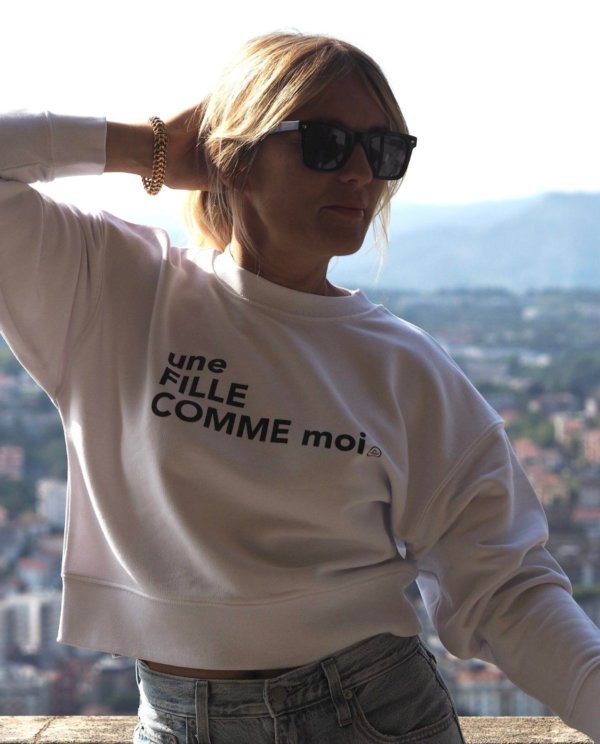 sweat cropped une fille comme moi face