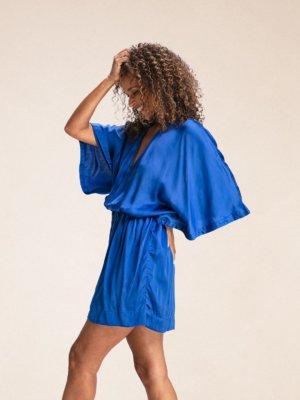 robe-courte-satinee-guila-worker-blue-profil