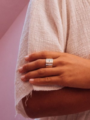 bague-moonstone-luna-lifestyle