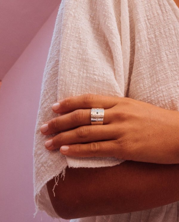 bague-moonstone-luna-lifestyle