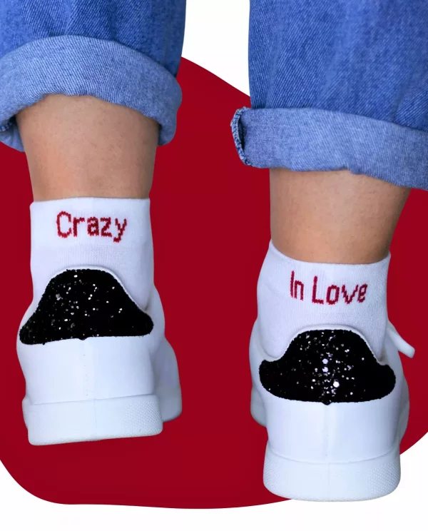 chaussettes-blanches-message-rouge-crazy-in-love