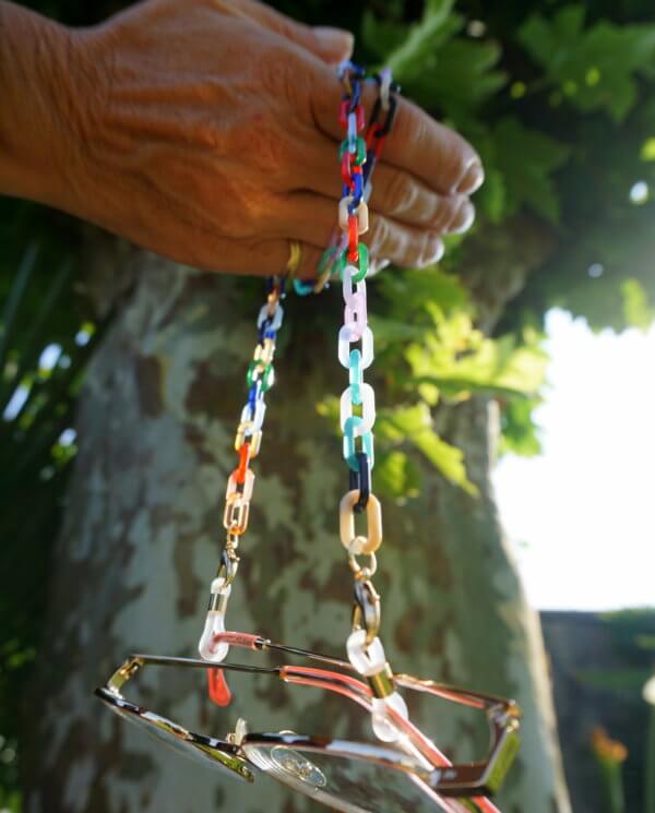 chaine-lunettes-multicolor-zoom