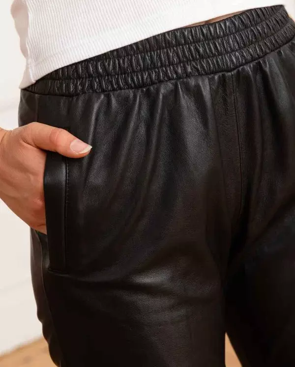 pantalon-droit-cuir-maya-black-zoom.jpg