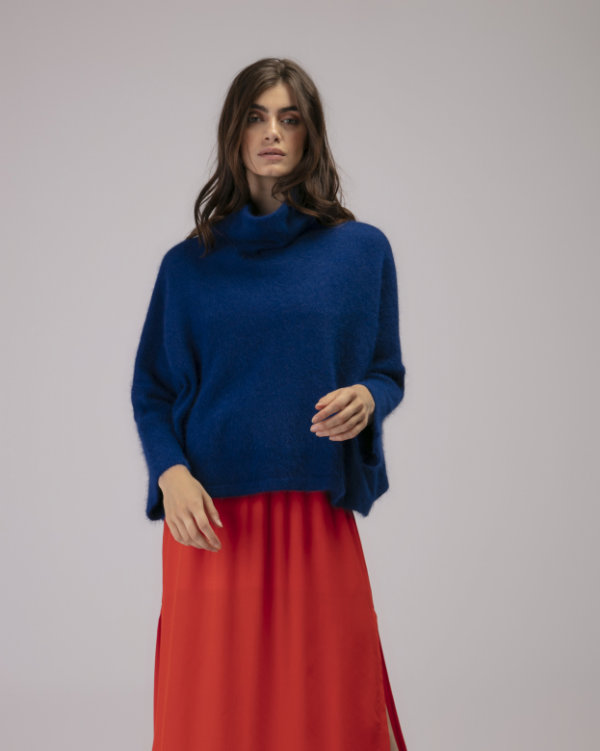 pull-fluffy-malou-worker-blue-face