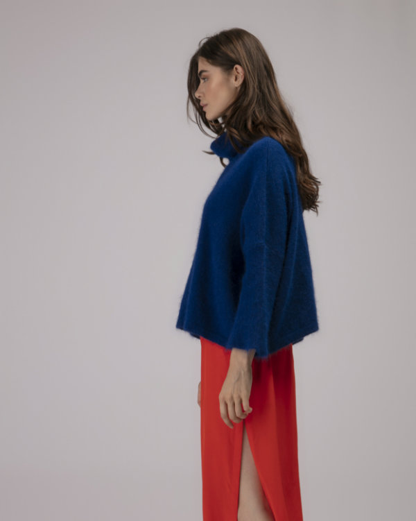 pull-fluffy-malou-worker-blue-profil